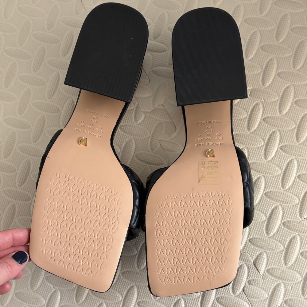 LIKE NEW Vicenza Black Quilted Women's Sandals Size 11 - Picture 5 of 6